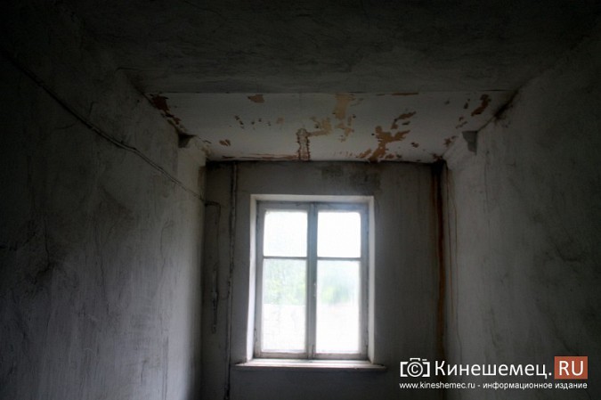 Разрушается крыша и стены дома по улице Воеводы Боборыкина в Кинешме фото 10