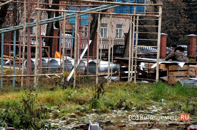 В лицее имени Д.А.Фурманова демонтировали старую спортплощадку фото 2