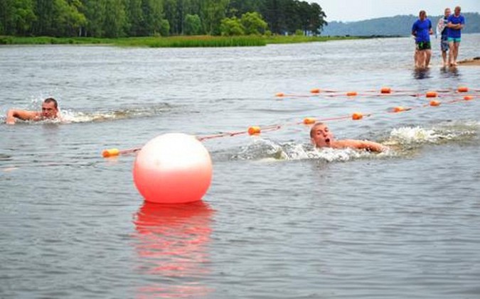 Кинешемские спасатели победили на состязаниях по многоборью на воде фото 6