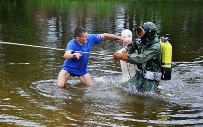 Кинешемские спасатели победили на состязаниях по многоборью на воде фото 7