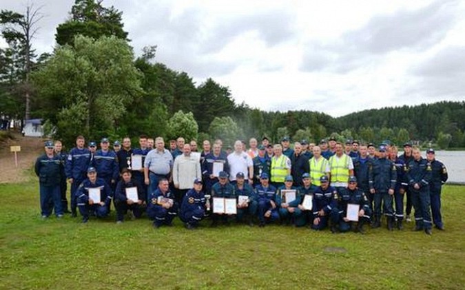 Кинешемские спасатели победили на состязаниях по многоборью на воде фото 10