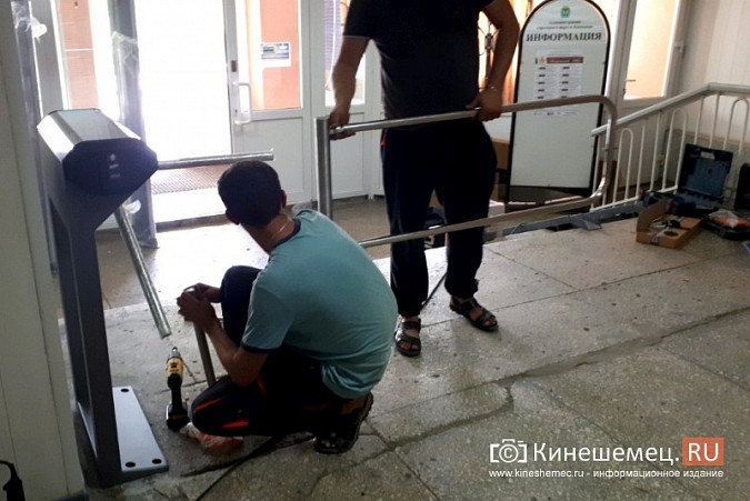 В мэрии Кинешмы начали монтировать электронную пропускную фото 4