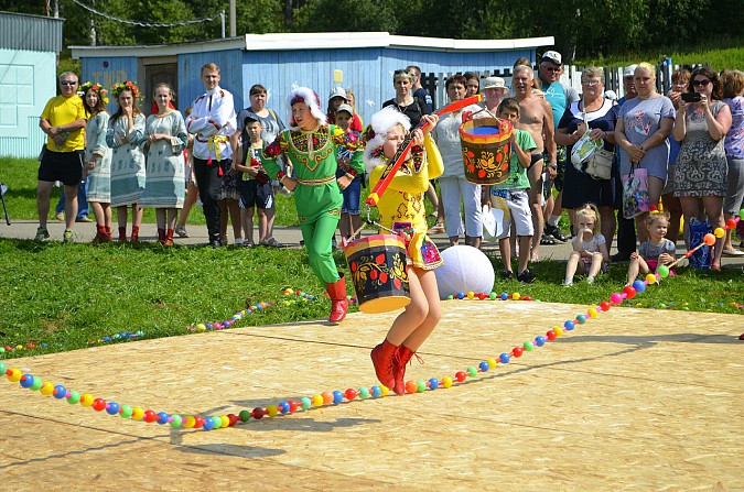 На пляже санатория Станко хвастались огурцами фото 7