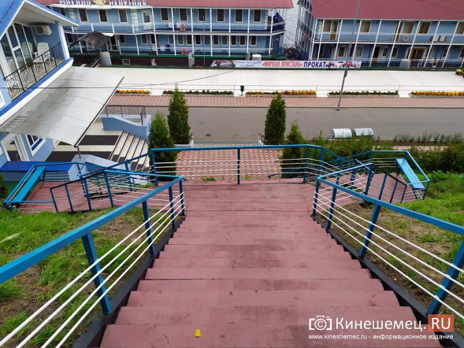 На Волжском бульваре отремонтировали лестницу фото 2