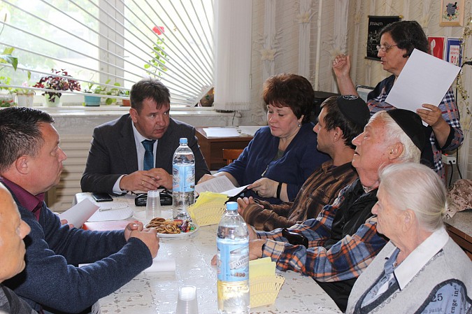 Александр Пахолков обсудил благоустройство города с членами еврейской общины фото 2