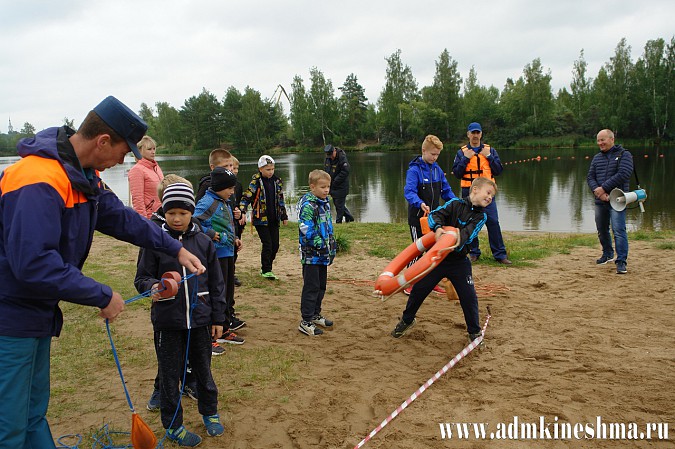 На кинешемском пляже прошла акция «Научись плавать» фото 2