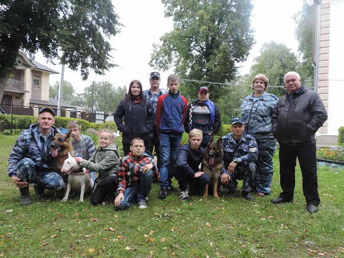 Воспитанники кинешемского детского дома поиграли со служебными собаками фото 3