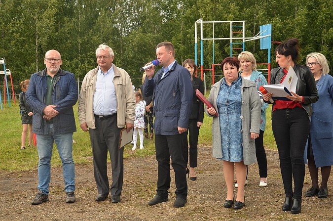 В селе Заволжского района открыли спортивную площадку с тренажерами фото 4