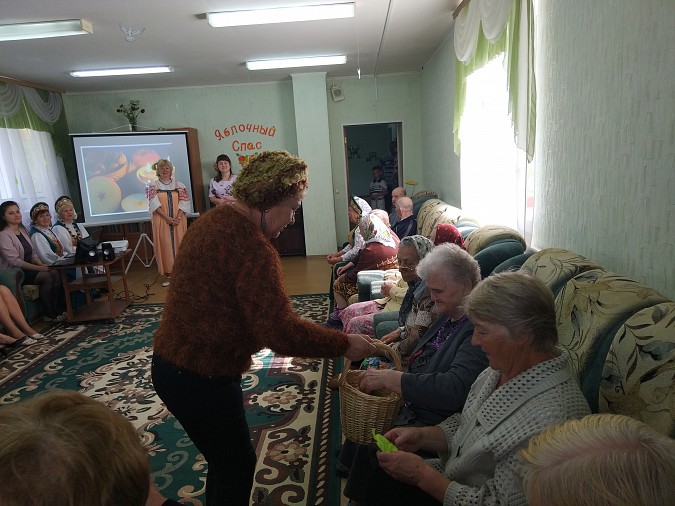 Пожилые кинешемцы отметили праздник «Яблочный Спас» фото 3