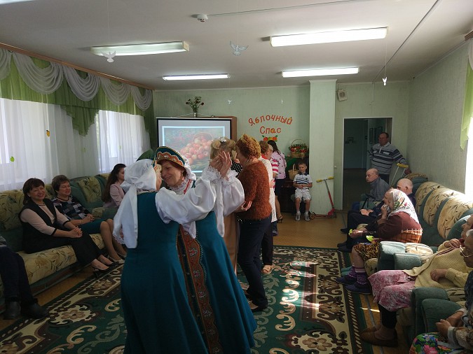 Пожилые кинешемцы отметили праздник «Яблочный Спас» фото 5