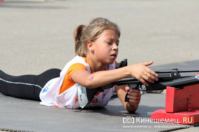 В честь Дня флага России кинешемские биатлонисты соревновались в спринте фото 47