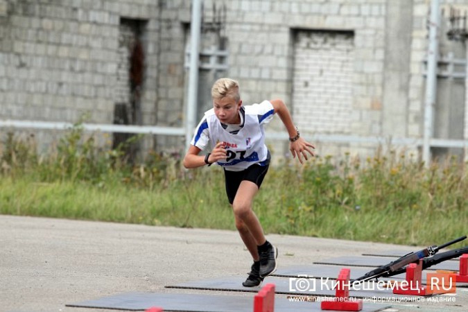 В честь Дня флага России кинешемские биатлонисты соревновались в спринте фото 24