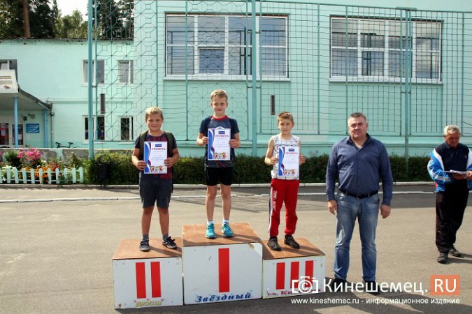 В честь Дня флага России кинешемские биатлонисты соревновались в спринте фото 4
