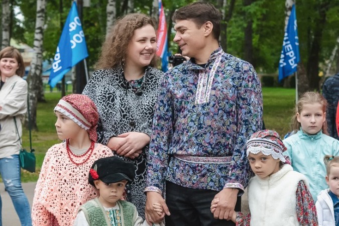 Коля и Соня из Кинешмы трогательно прочитали стихи в парке имени Степанова фото 4