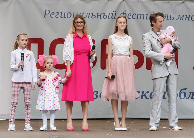 Коля и Соня из Кинешмы трогательно прочитали стихи в парке имени Степанова фото 5