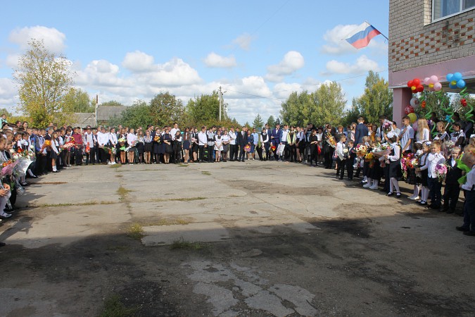 В школах Кинешемского района прошли торжественные линейки фото 2