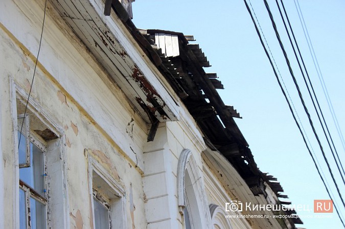 С крыш домов в центре Кинешмы отваливаются доски фото 3