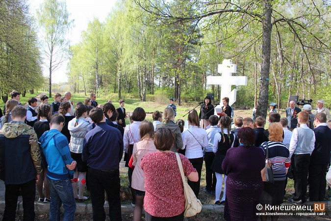 На кладбище «Межаки» вспоминали лётчика, спасшего Кинешму фото 13