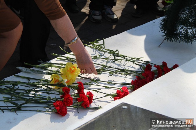 На кладбище «Межаки» вспоминали лётчика, спасшего Кинешму фото 17