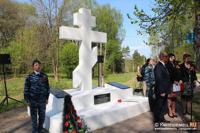 На кладбище «Межаки» вспоминали лётчика, спасшего Кинешму фото 9
