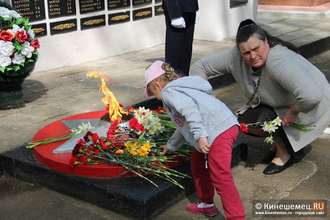 Кинешемцы возложили цветы к могиле Неизвестного солдата фото 47
