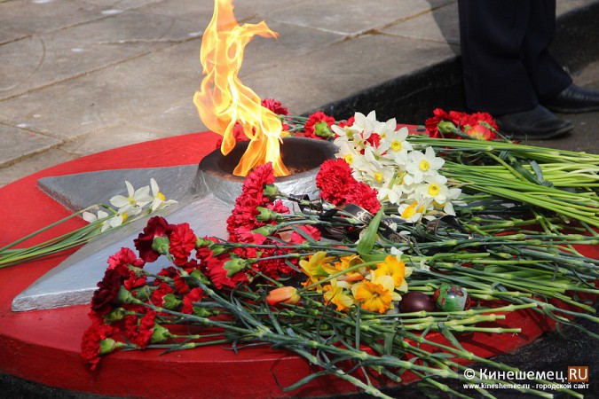Кинешемцы возложили цветы к могиле Неизвестного солдата фото 46