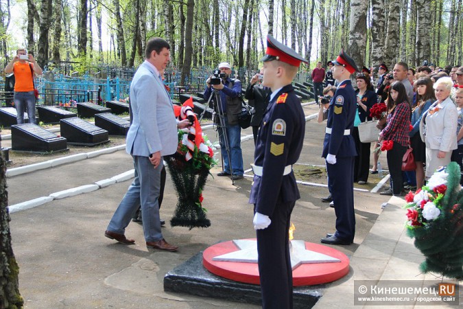 Кинешемцы возложили цветы к могиле Неизвестного солдата фото 31