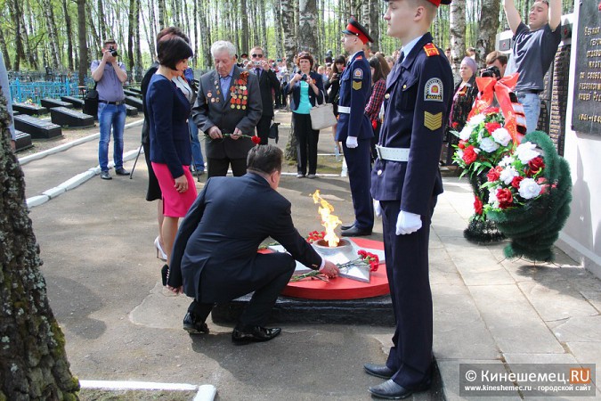 Кинешемцы возложили цветы к могиле Неизвестного солдата фото 34