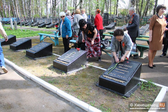 Кинешемцы возложили цветы к могиле Неизвестного солдата фото 42