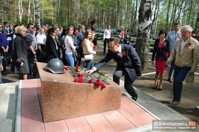 Кинешемцы возложили цветы к могиле Неизвестного солдата фото 39