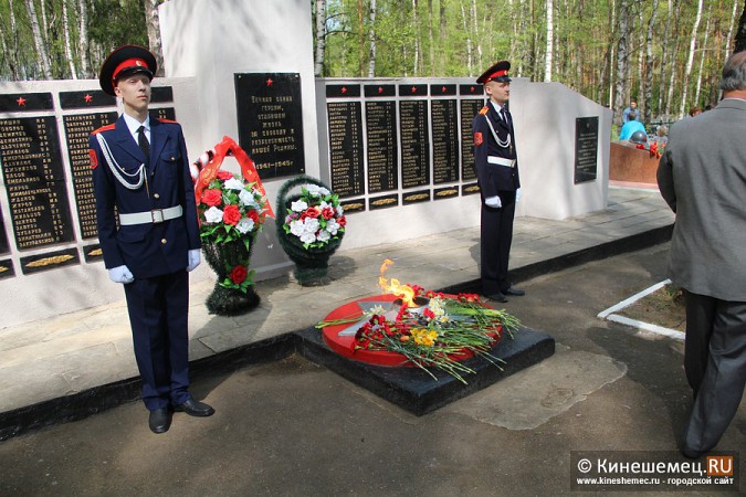 Кинешемцы возложили цветы к могиле Неизвестного солдата фото 50