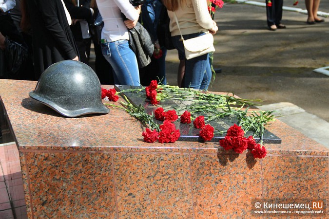 Кинешемцы возложили цветы к могиле Неизвестного солдата фото 41