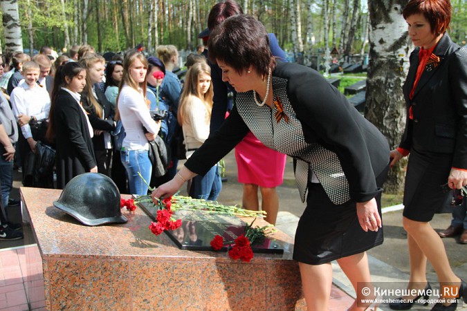 Кинешемцы возложили цветы к могиле Неизвестного солдата фото 38
