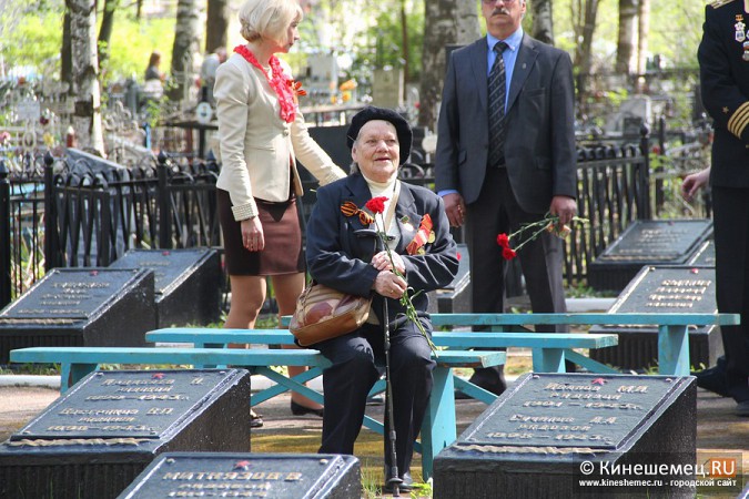 Кинешемцы возложили цветы к могиле Неизвестного солдата фото 22