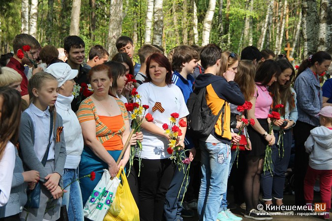 Кинешемцы возложили цветы к могиле Неизвестного солдата фото 13