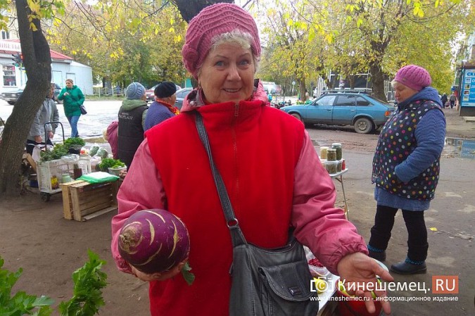 В Кинешме разгоняют микрорынок, где бабушки зарабатывали крохи к пенсии фото 15