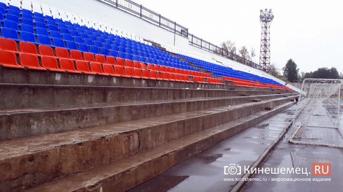 Вслед за газоном на главном стадионе Кинешмы приходят в негодность и кресла фото 13