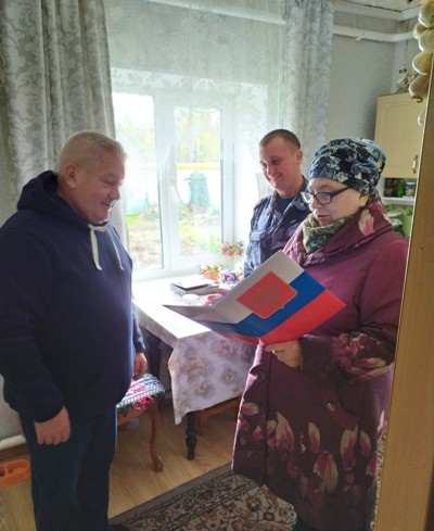 Сотрудники кинешемской «четверки» поздравили бывшего начальника с юбилеем фото 2