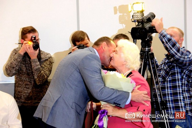 В Кинешме чествовали людей старшего поколения фото 17