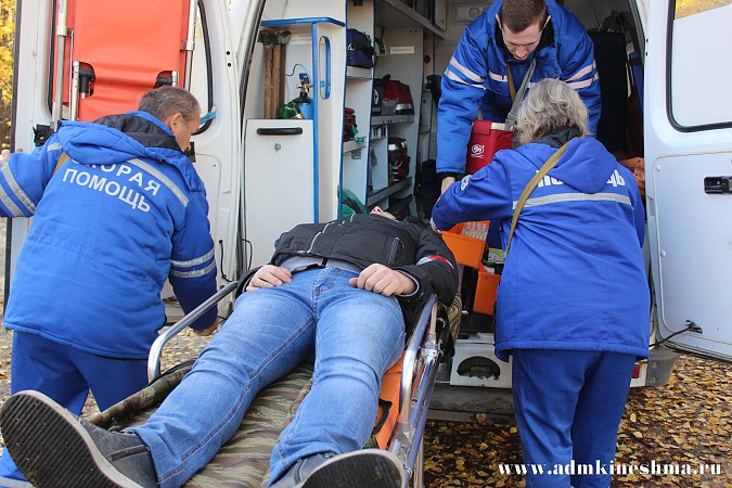 В Кинешме спасатели потренировались устранять утечку уксусной кислоты фото 4