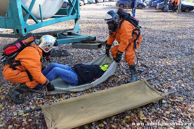 В Кинешме спасатели потренировались устранять утечку уксусной кислоты фото 3