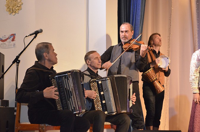 В Наволоках прошел концерт «Вместе возродим и благоустроим город» фото 11