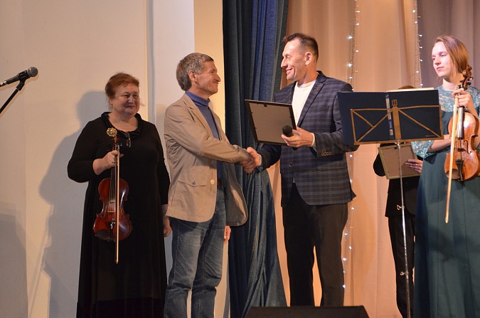 В Наволоках прошел концерт «Вместе возродим и благоустроим город» фото 2