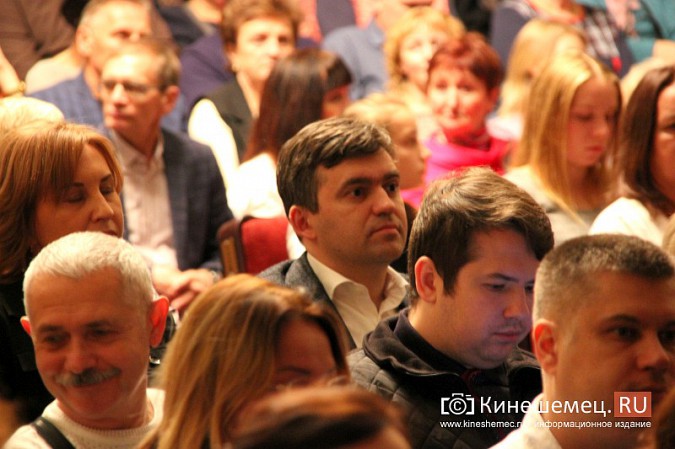 Губернатор Ивановской области оценил премьеру «Бесприданницы» в Кинешме фото 2