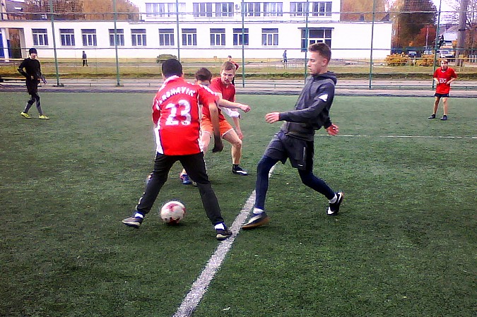 Дворовые футболисты биатлониста Лоскунина выиграли областной турнир «Уличный красава» фото 4