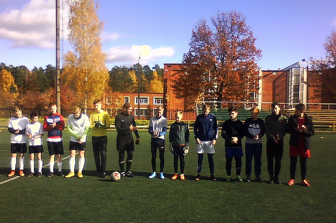 Дворовые футболисты биатлониста Лоскунина выиграли областной турнир «Уличный красава» фото 7