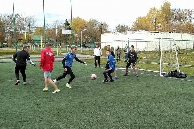 Дворовые футболисты биатлониста Лоскунина выиграли областной турнир «Уличный красава» фото 12