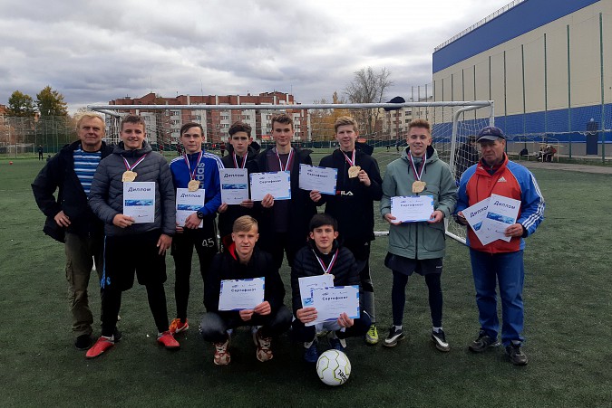 Дворовые футболисты биатлониста Лоскунина выиграли областной турнир «Уличный красава» фото 16
