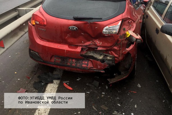 В Иванове произошло ДТП с участием пяти иномарок фото 3