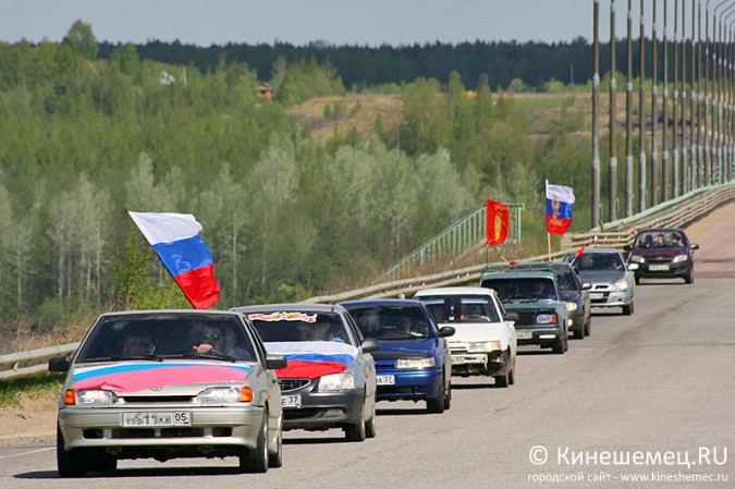 Автолюбители Кинешмы провели пробег в честь Дня Победы фото 13